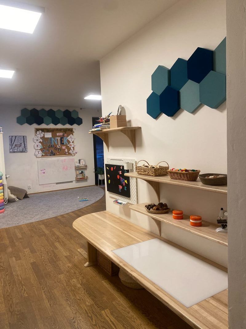 Group room at Cherry Tree daycare centre with blue Hexa absorbers
