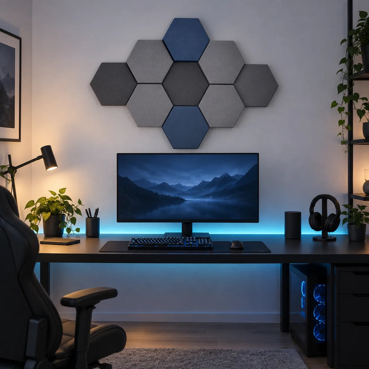 Deepblue – Velvet Hexa Dark über einem Gaming-Schreibtisch mit cyanfarbener LED-Beleuchtung.