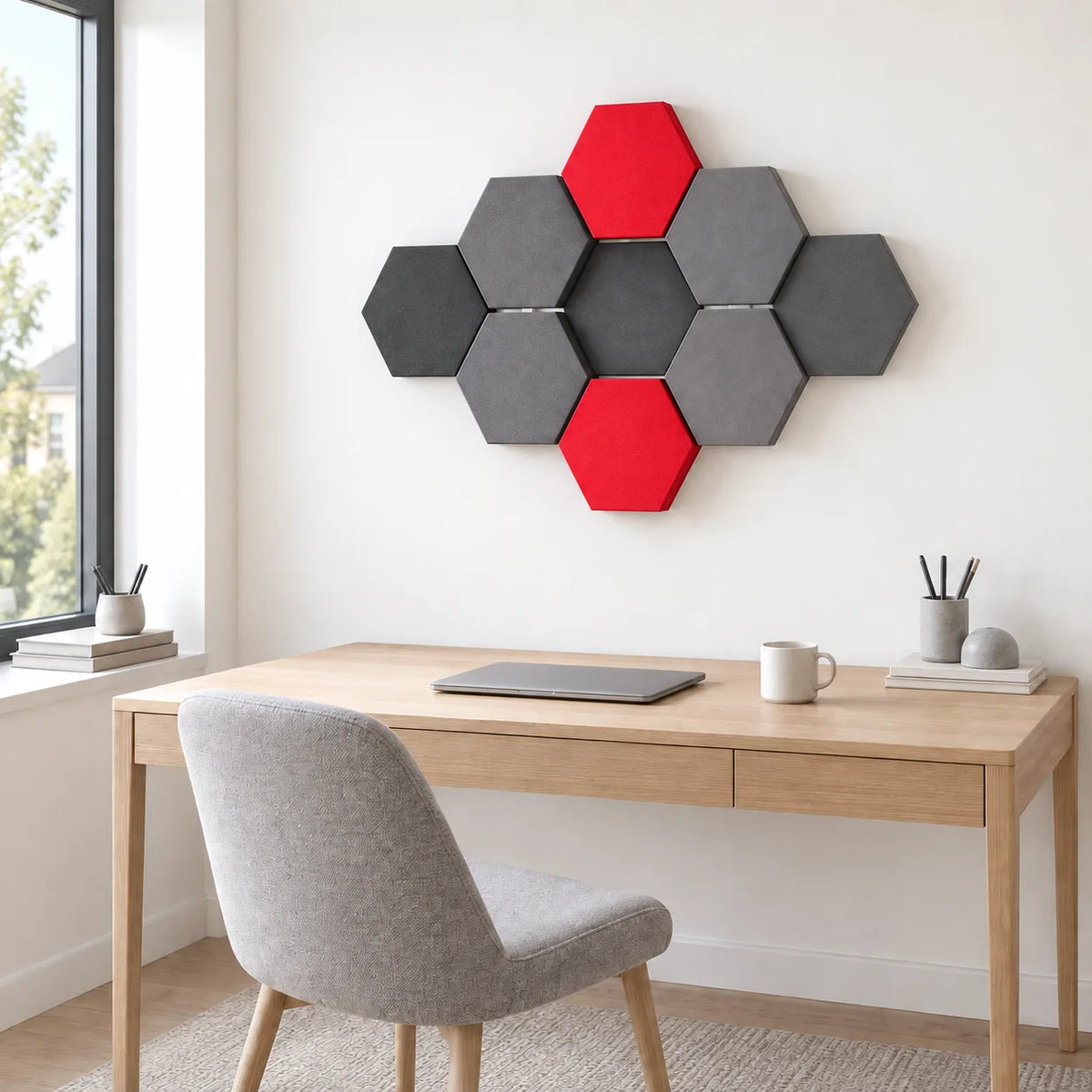 Velvet Hexa Dark Red über einem Schreibtisch.