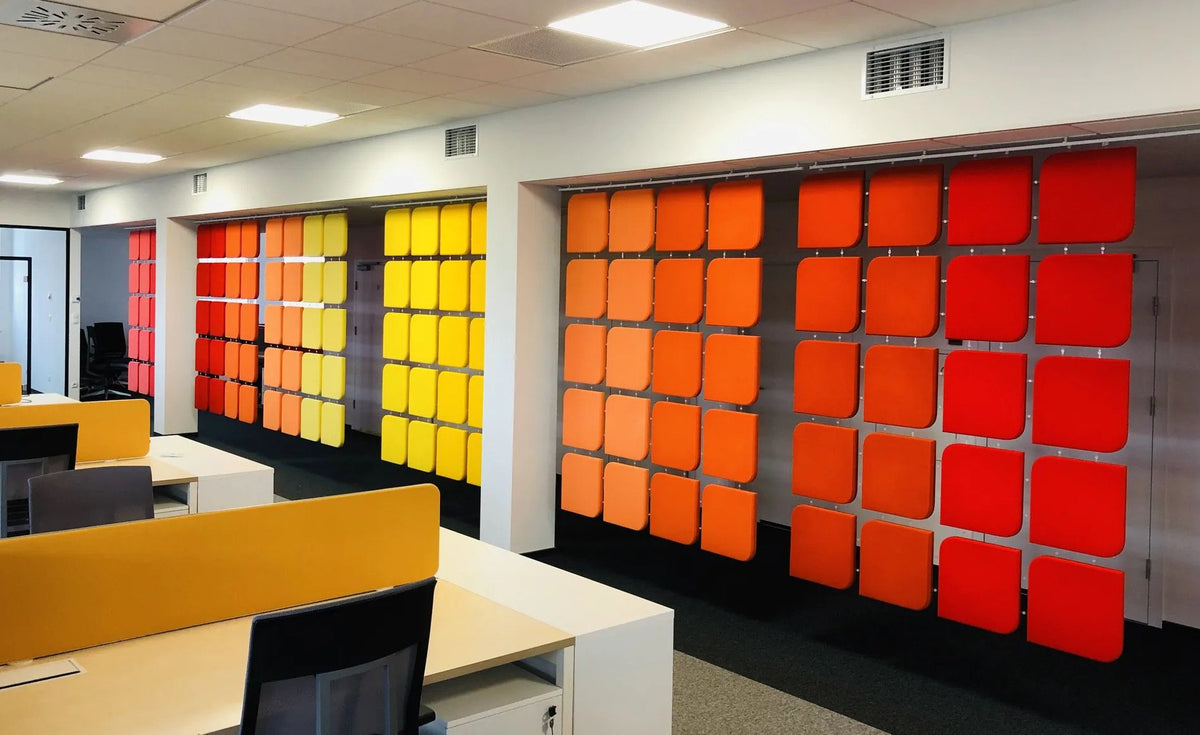 Fluffo Web in Gelb, Orange und Rot als Raumteiler im Großraumbüro