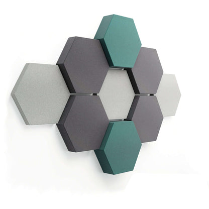 Velvet Hexa Light (9er-Set) in Green: Sechseck-Anordnung aus hellgrauen, grauen und dunkelgrauen Paneelen mit zwei petrolgrünen Akzenten
