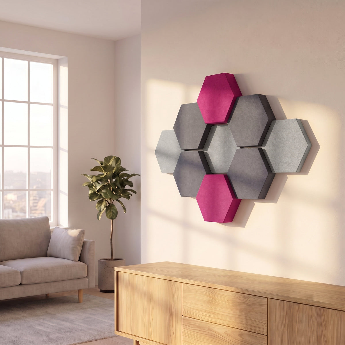 Velvet Hexa Light mit rubinroten Akzenten an der Wohnzimmerwand