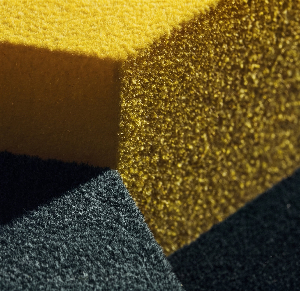 Velvet Hexa: Samtoberfläche und Kante, nah
