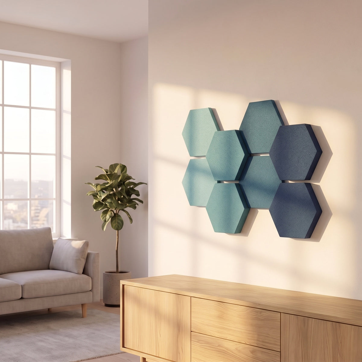 Velvet Hexa Shades in Petrol- und Blautönen an der Wohnzimmerwand