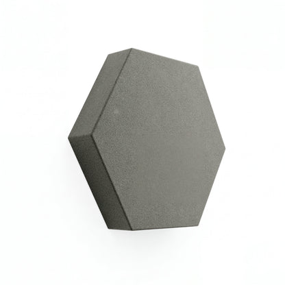 Velvet Hexa Akustikelement in Ash Grey, Sechseck mit Samtoberfläche, Schrägansicht