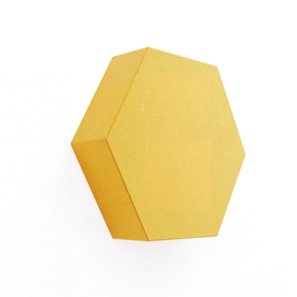 Velvet Hexa Akustikelement in Banana, Sechseck mit Samtoberfläche, Schrägansicht