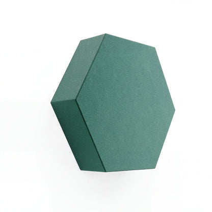 Velvet Hexa Akustikelement in Dark Jade, Sechseck mit Samtoberfläche, Schrägansicht