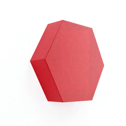 Velvet Hexa Akustikelement in Imperial Red, Sechseck mit Samtoberfläche, Schrägansicht